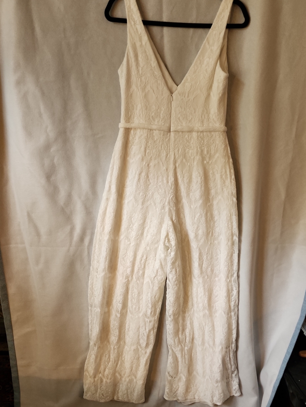 DB soft White Lace V-Neck Sleeveless Wide Leg Jumpsuit. Size 8. - Picture 4 of 11